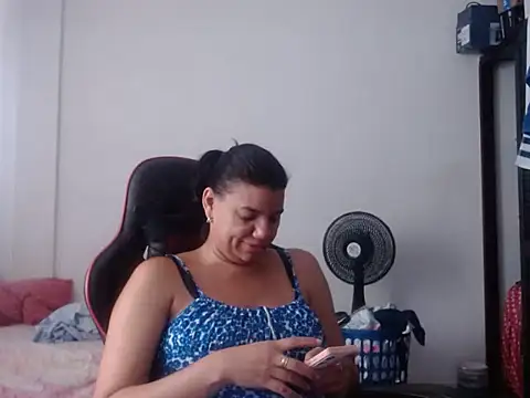 Adriana_0312 webcam