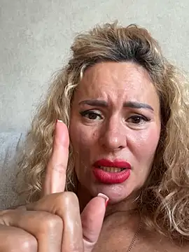 Tania201243 live sex cam