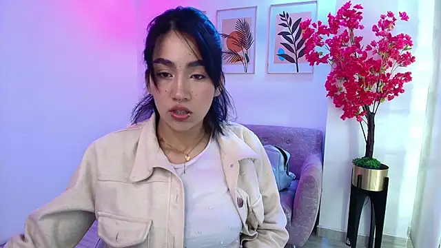 Rainy_doll live cam on StripChat