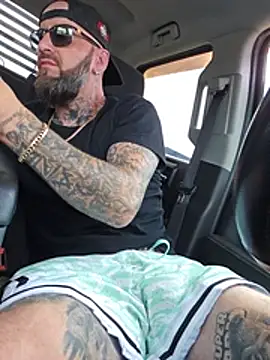 Beardedtattood live cam on StripChat