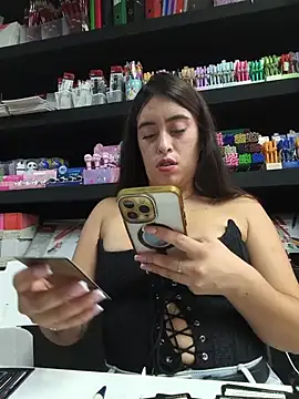 MissNyraSecret webcam