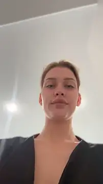KikiWatson webcam