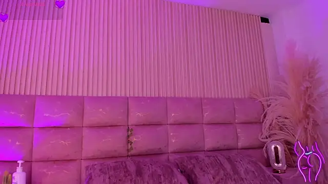 CarolineFyre webcam