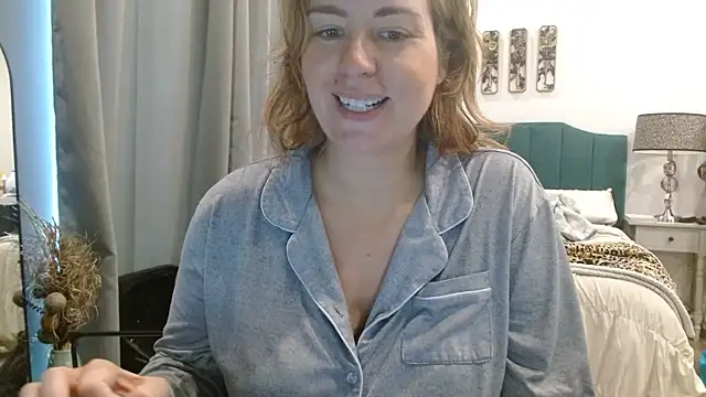 HazelSkyesChat webcam