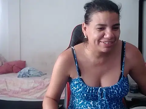 Adriana_0312 live cam on StripChat