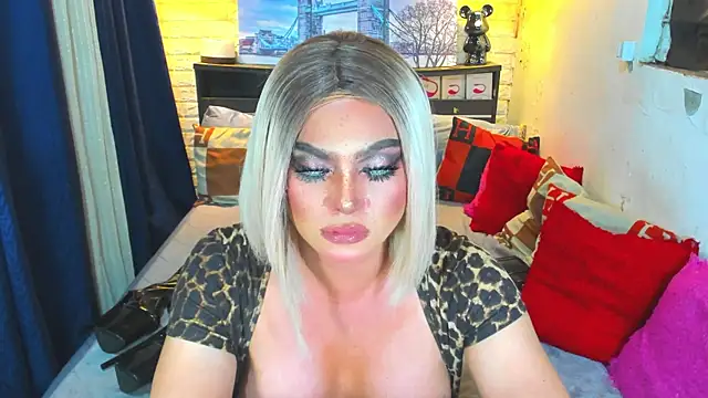 BlondePlaymateQueen webcam