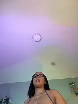YariRose webcam