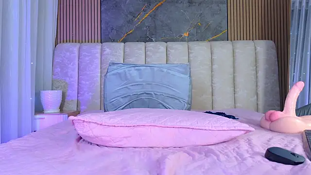 mia_scot webcam