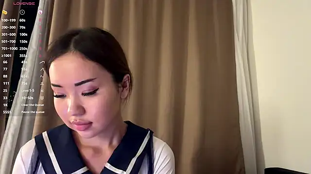 Ur_neighbor_Kira webcam
