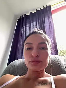 MiaKane99 webcam