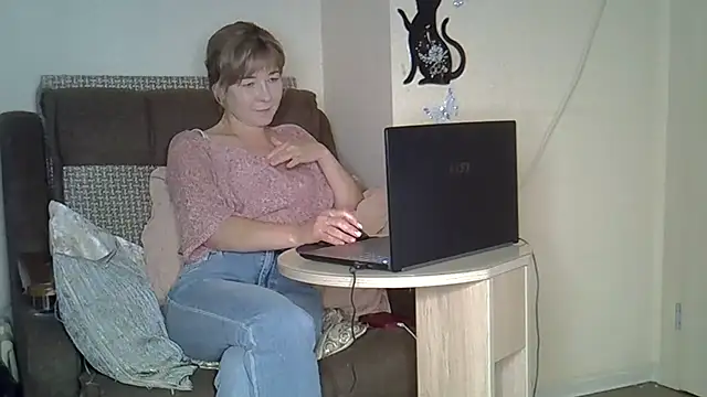 EllaJohnsonX webcam