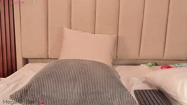 Megan_Mill live cam on StripChat