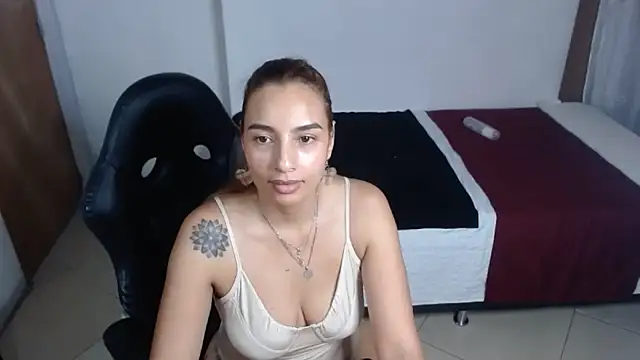 mykaelahoney live cam on StripChat
