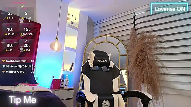 NahomiRoss webcam