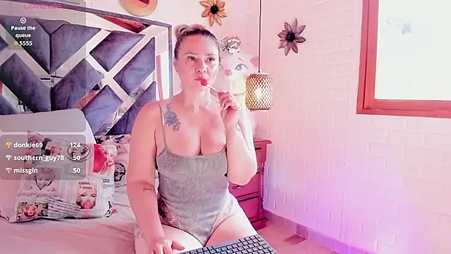 annie_vega17_ webcam