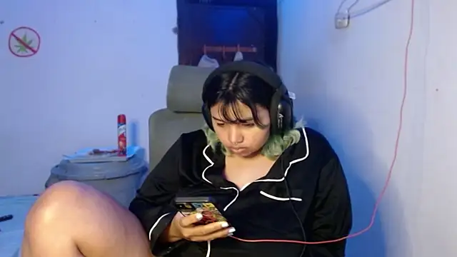 kimy_19 live cam on StripChat