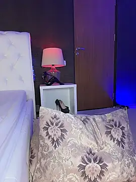 BellaKarma webcam