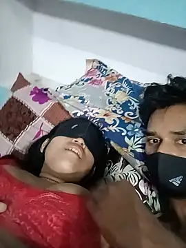 RoyalDesiCouple webcam
