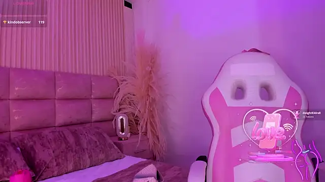 CarolineFyre webcam