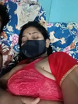 RoyalDesiCouple webcam