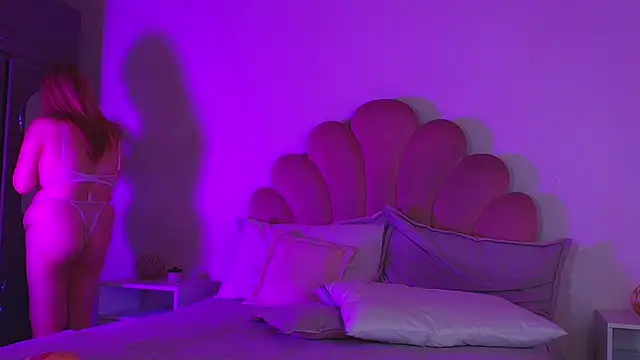 MiaColucci18 webcam