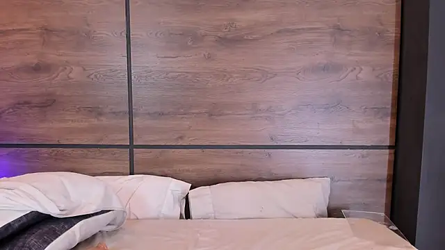 Leamonroe__ webcam