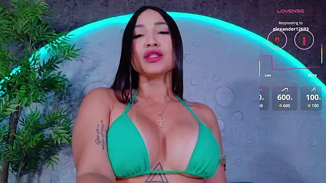 ReinaChloe webcam