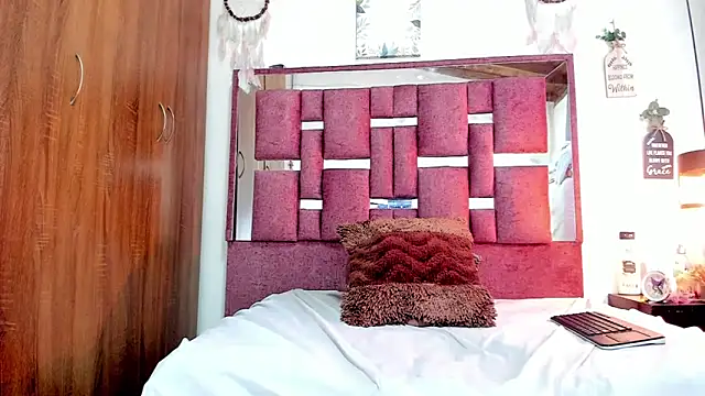 sofy_bonnet1 webcam