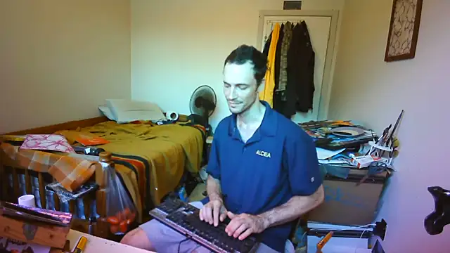 JohnnyMoves webcam