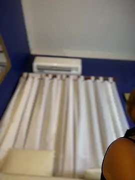 LeylaKnox webcam