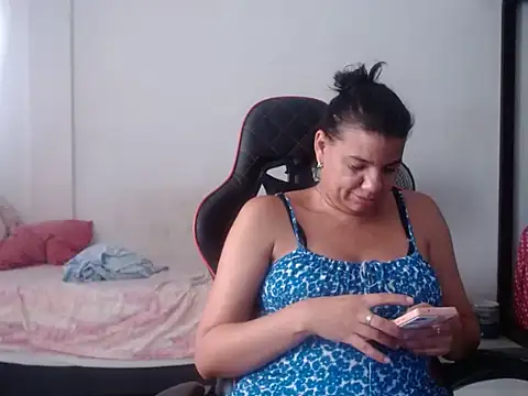 Adriana_0312 live cam on StripChat