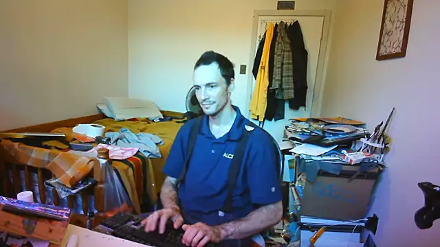 JohnnyMoves webcam