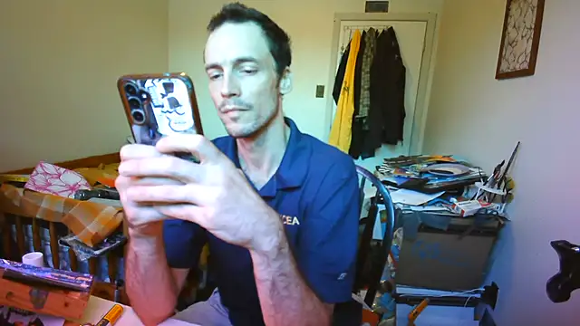 JohnnyMoves webcam