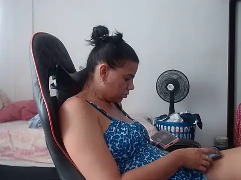 Adriana_0312 webcam