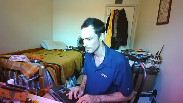 JohnnyMoves live cam on StripChat