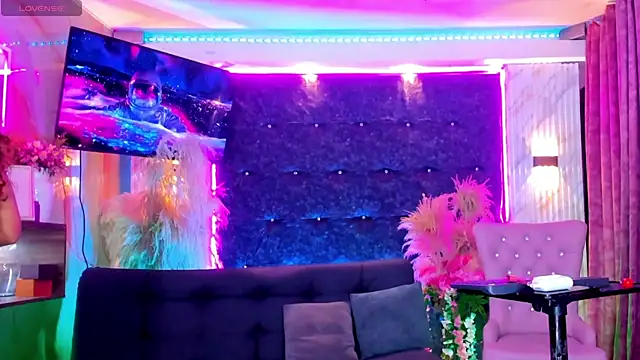 Queens_Wonders_Blonders webcam