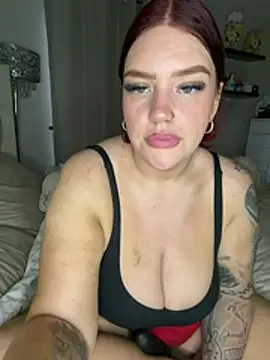 CurvyGirlMyla webcam