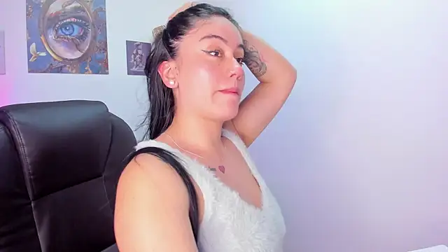 LucyBloom_ webcam