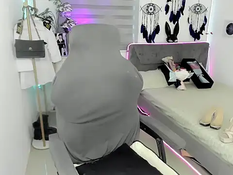 tstrisha_talks webcam