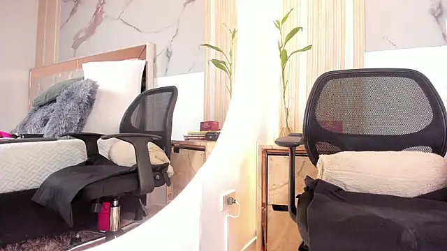 Naughty__Mom webcam