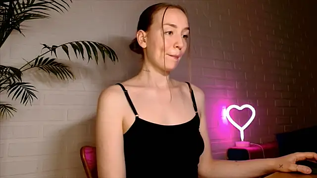WhitePrincessLuna webcam