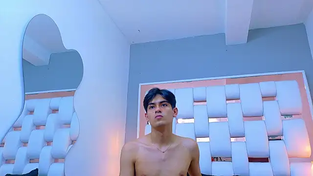 TaylerCruz live cam on StripChat