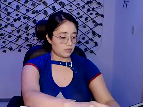 Elina_Rose888 webcam