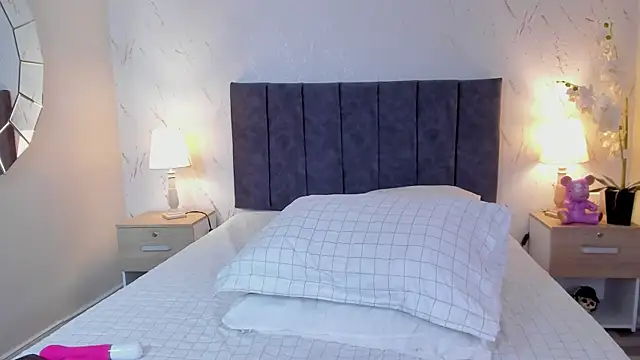 Emilly_Beaumont live cam on StripChat