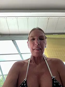 MonicaLeigh webcam