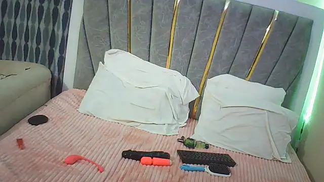 frenchfreak1 webcam