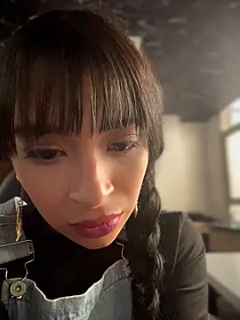 Sasha-firee live cam on StripChat