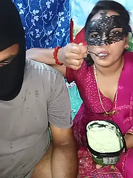 ChitChatCouple live cam on StripChat
