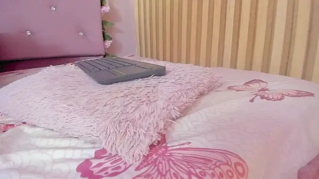 lovely__kiss__ webcam
