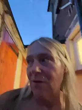 Blondnboujee53 webcam